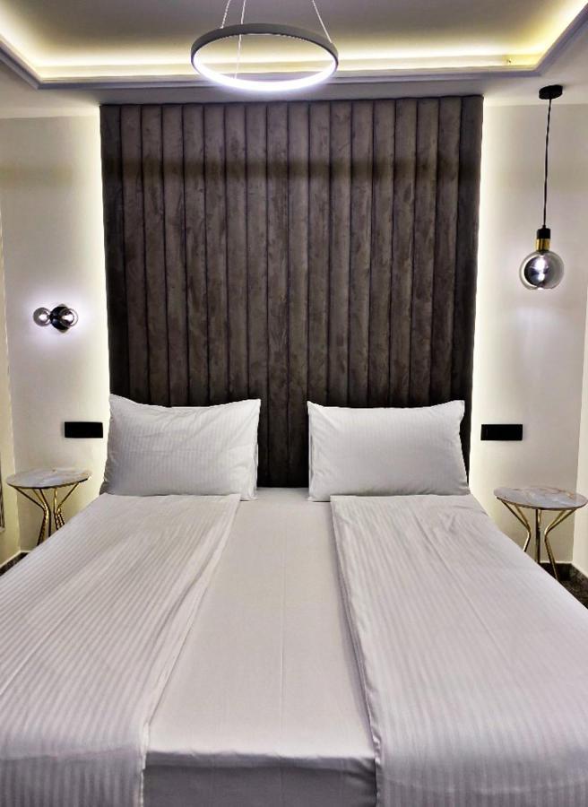 Hotel Boutique Bristol Sarajevo Bagian luar foto