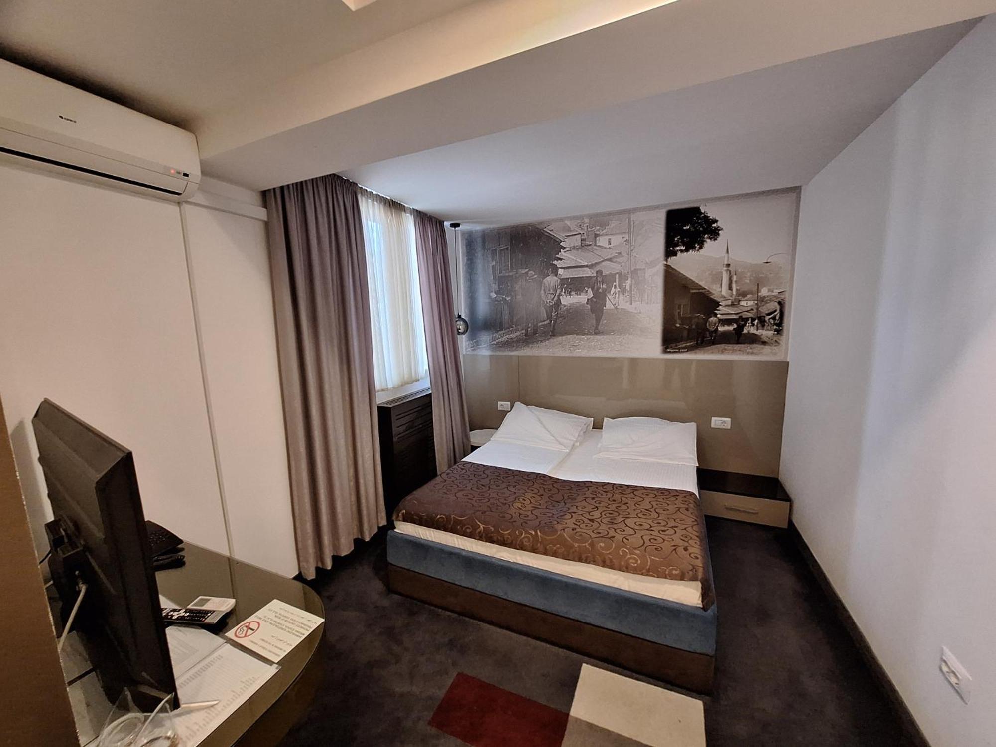 Hotel Boutique Bristol Sarajevo Bagian luar foto