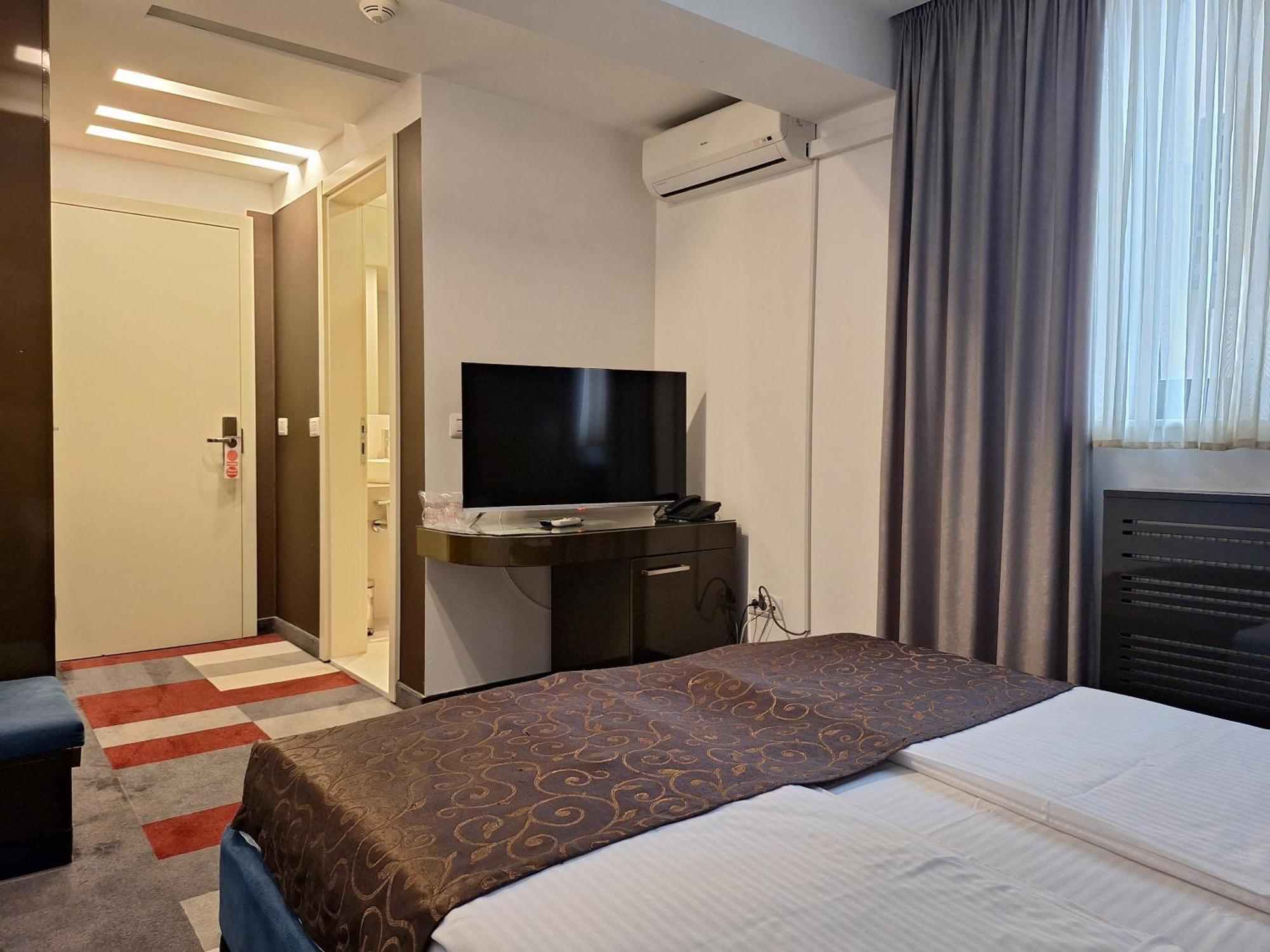 Hotel Boutique Bristol Sarajevo Bagian luar foto