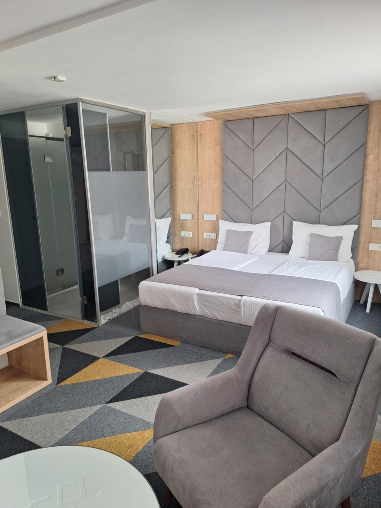 Hotel Boutique Bristol Sarajevo Bagian luar foto