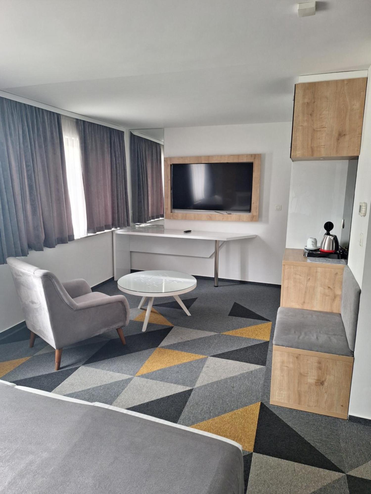 Hotel Boutique Bristol Sarajevo Bagian luar foto