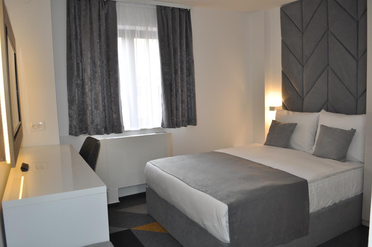 Hotel Boutique Bristol Sarajevo Bagian luar foto