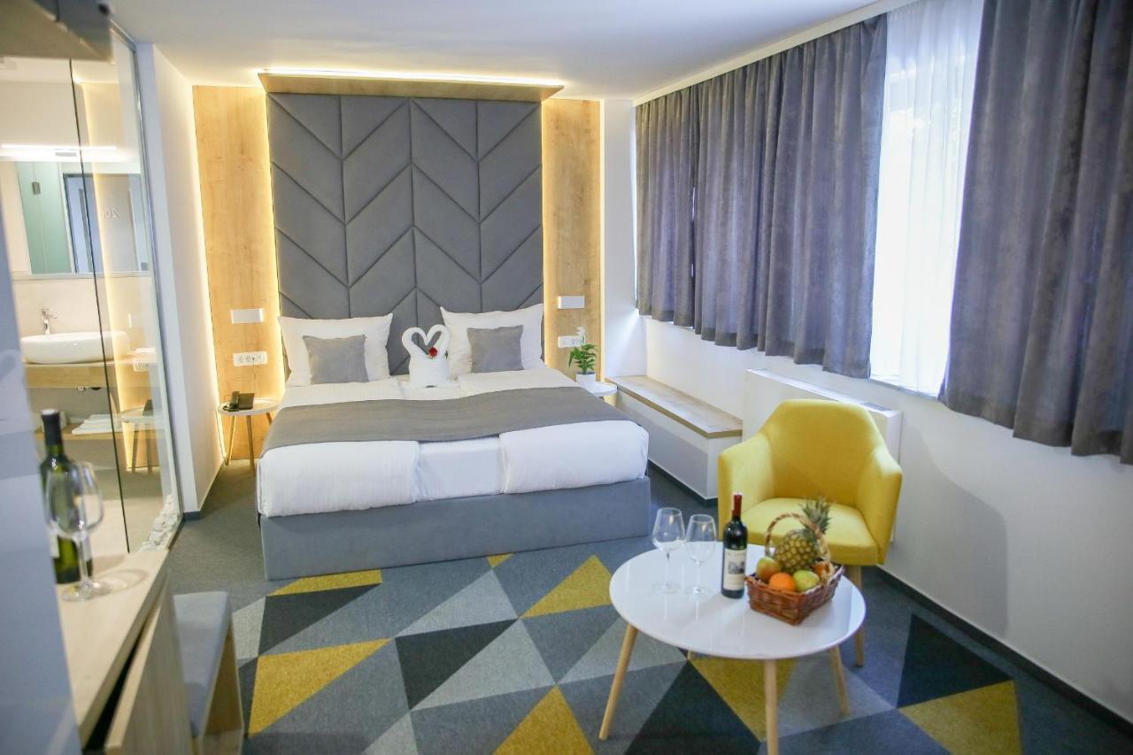 Hotel Boutique Bristol Sarajevo Bagian luar foto