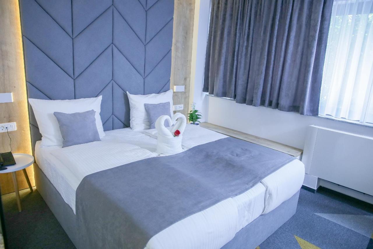 Hotel Boutique Bristol Sarajevo Bagian luar foto